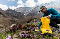 Help us keep the places that inspire us clean by taking part in our 10 Pieces litter initiative |  Lachlan Gardiner
